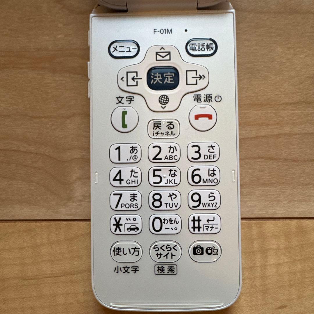 docomo 携帯電話 本体 らくらくホンF-01M ホワイト