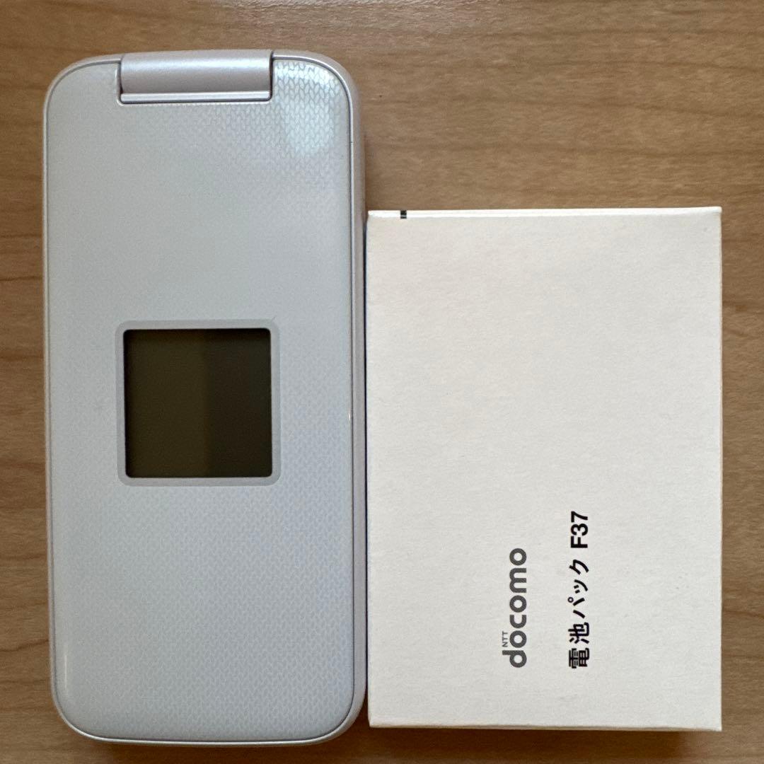 docomo 携帯電話 本体 らくらくホンF-01M ホワイト