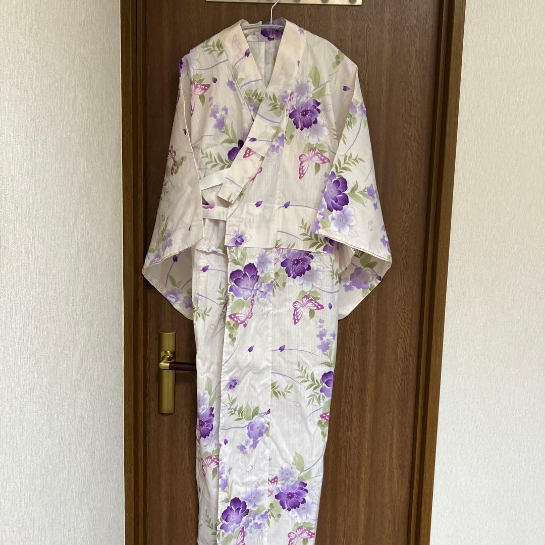 未使用　マルイ浴衣・帯.インナー3セット 肌映えの生成色に紫の蝶と花柄　Mサイズ
