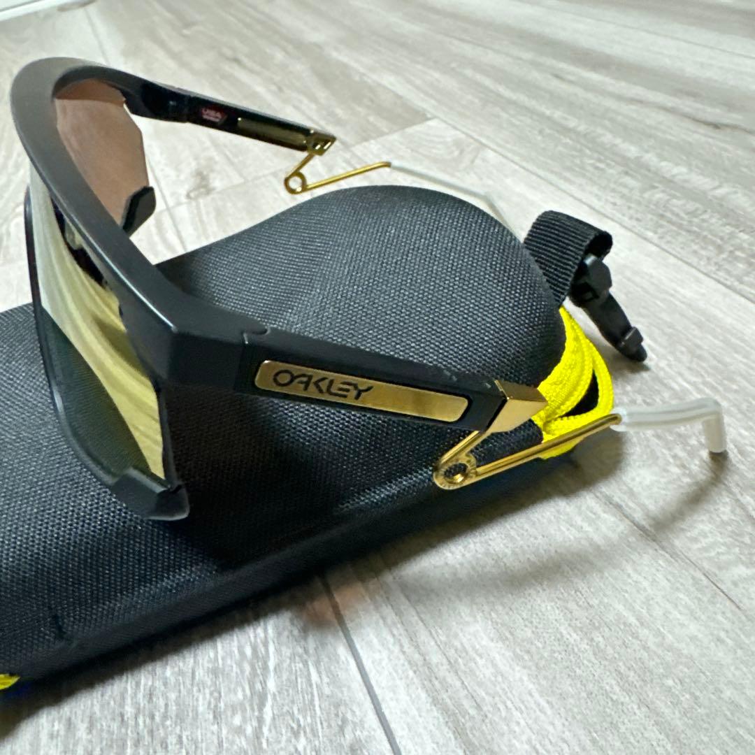 OAKLEY BXTR Lスポーツサングラス ブラック/ゴールド 限定