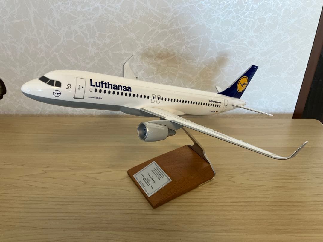 Lufthansa ルフトハンザ航空 Airbus A320-214 モデル
