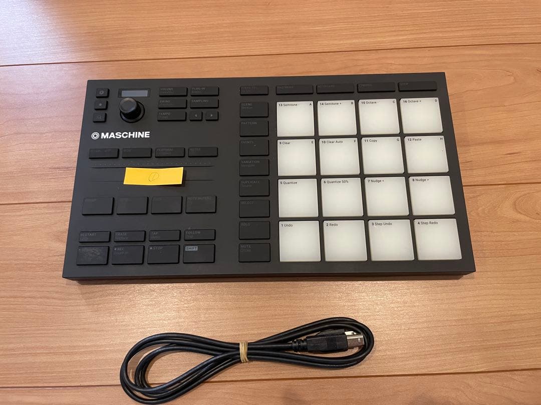 ①NI MASCHINE Mikro Mk3 ライセンス有
