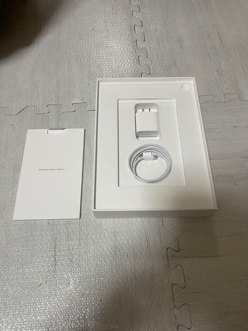【ほぼ新品】Apple iPad（A16）シルバー Wi-Fiモデル 128GB