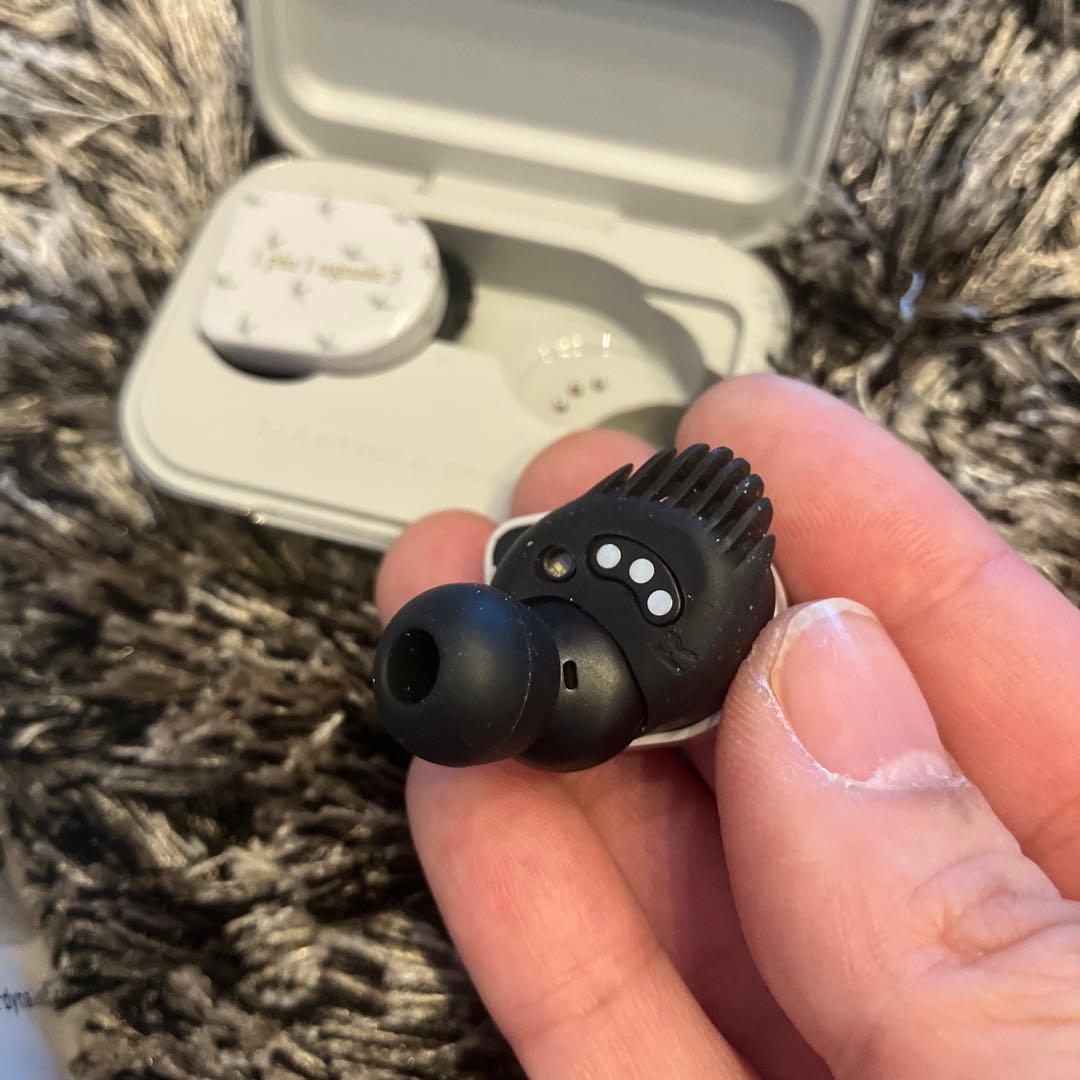 MW07 PLUS ワイヤレスイヤホン 1 piu 1 uguale 3 コラボ