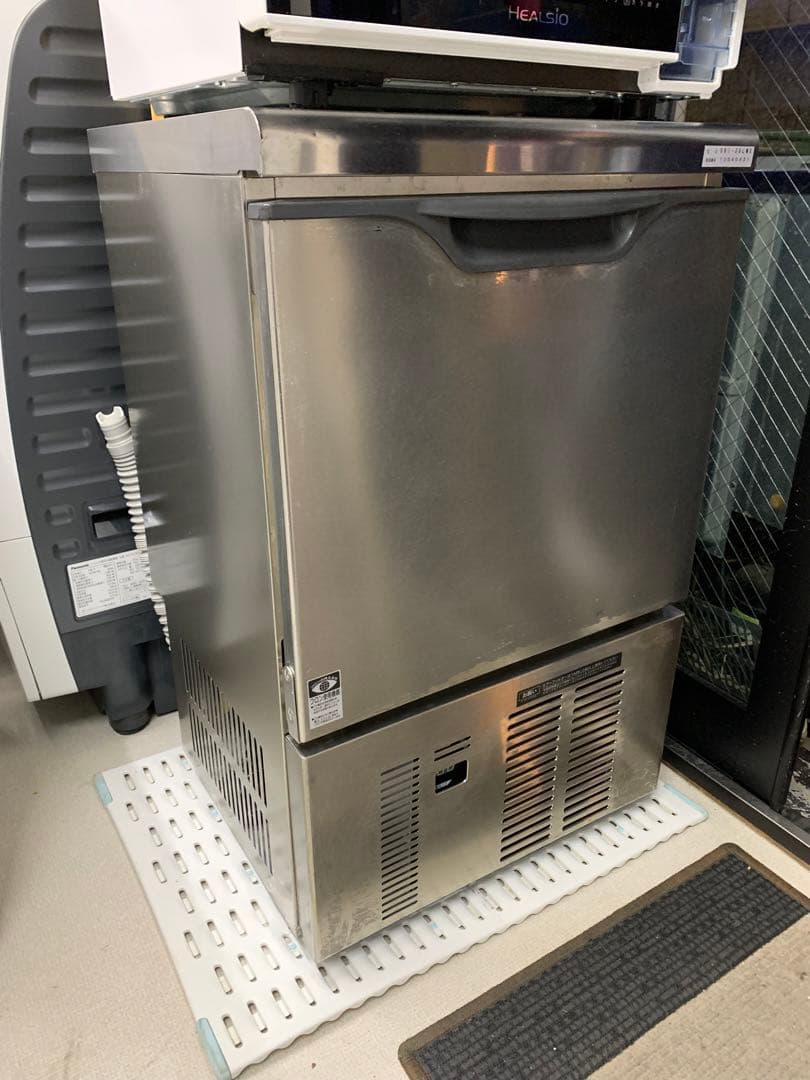 ステンレス製の大和冷機工業の製氷機