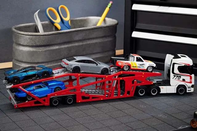 丸*L様 ホットウィール スカニア 770 S