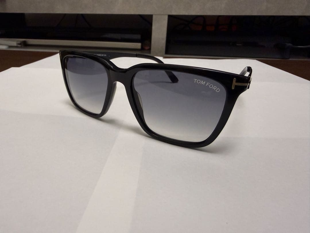 トムフォード　TOM FORD サングラス スクエア型 グラデーションレンズ