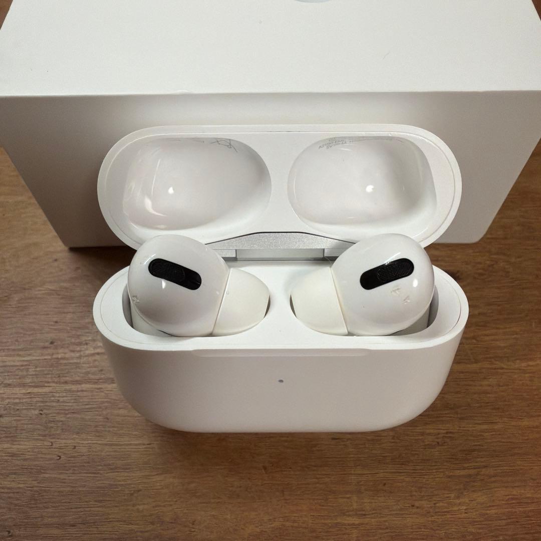 AirPods Pro 第一世代　lightning 端子