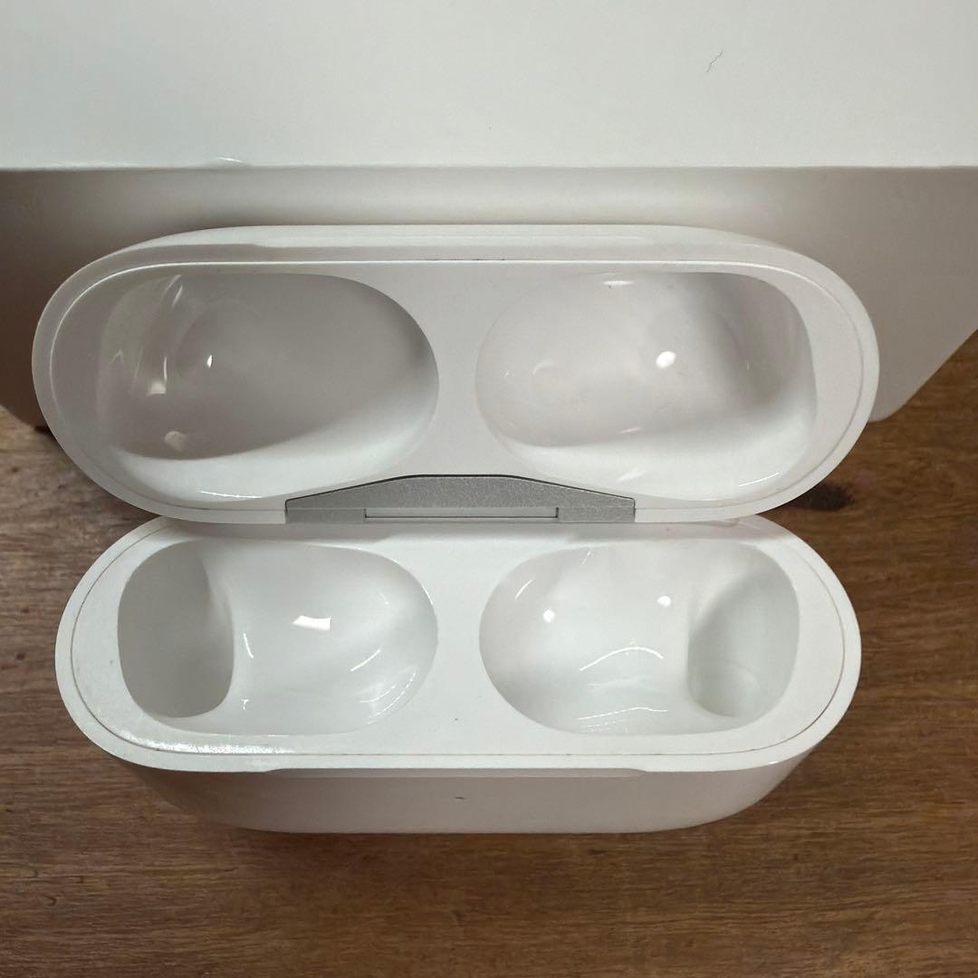 AirPods Pro 第一世代　lightning 端子