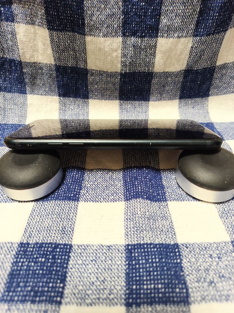 iPhone se3 ミッドナイト バッテリー85%