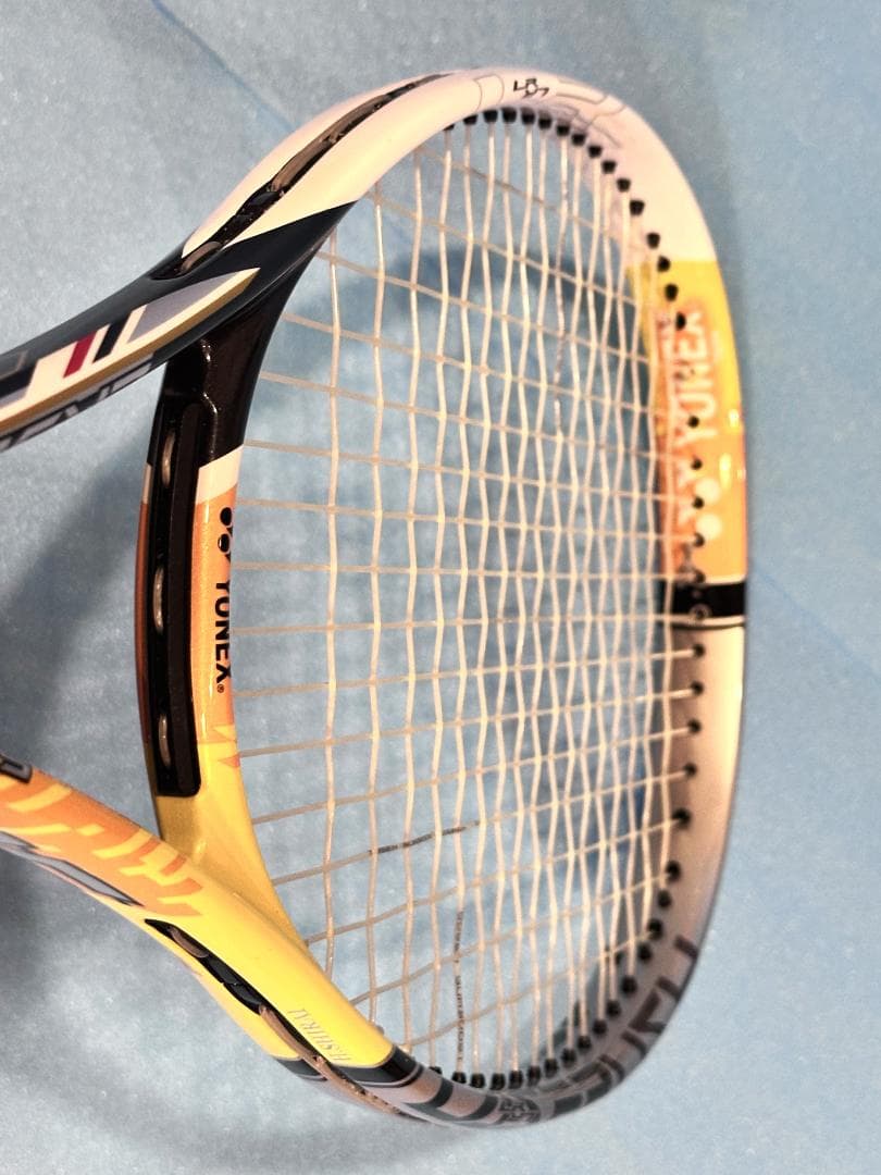 （美品）YONEX レーザーラッシュ 5V ガムブースト（26ポンド）