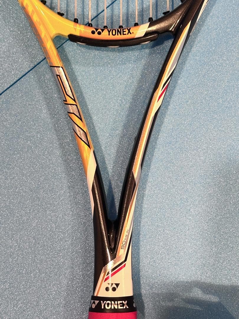 （美品）YONEX レーザーラッシュ 5V ガムブースト（26ポンド）