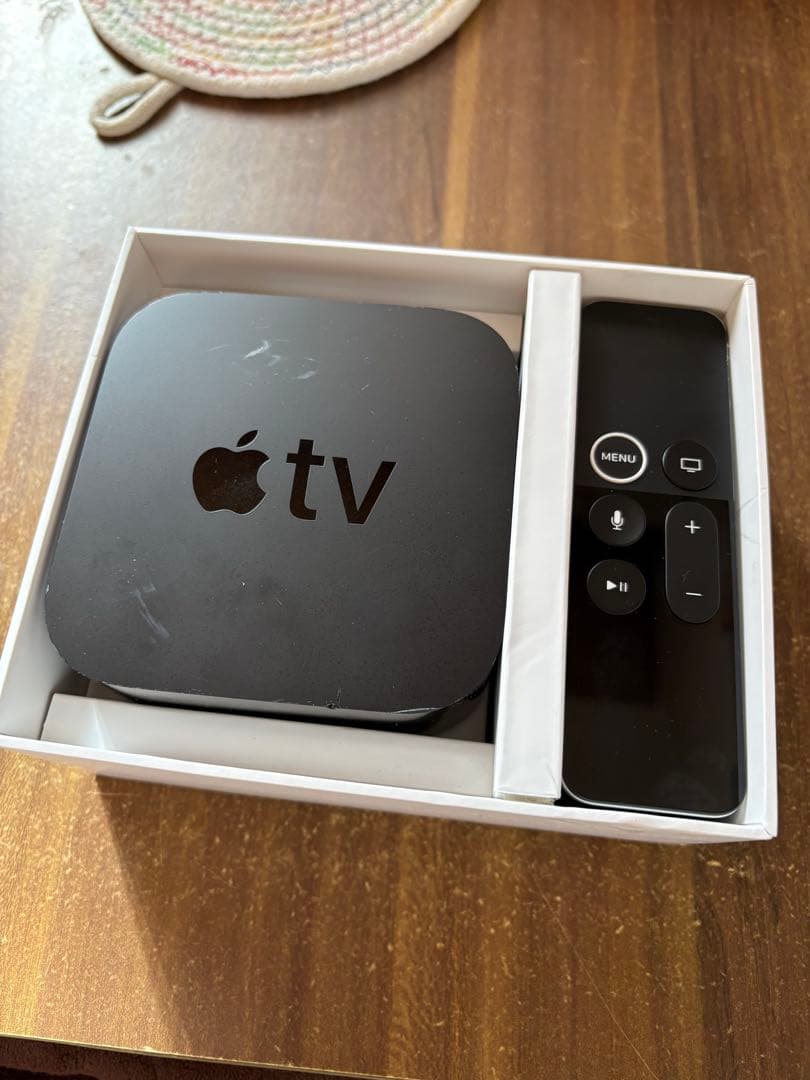 Apple TV 4K 64g 本体と付属品