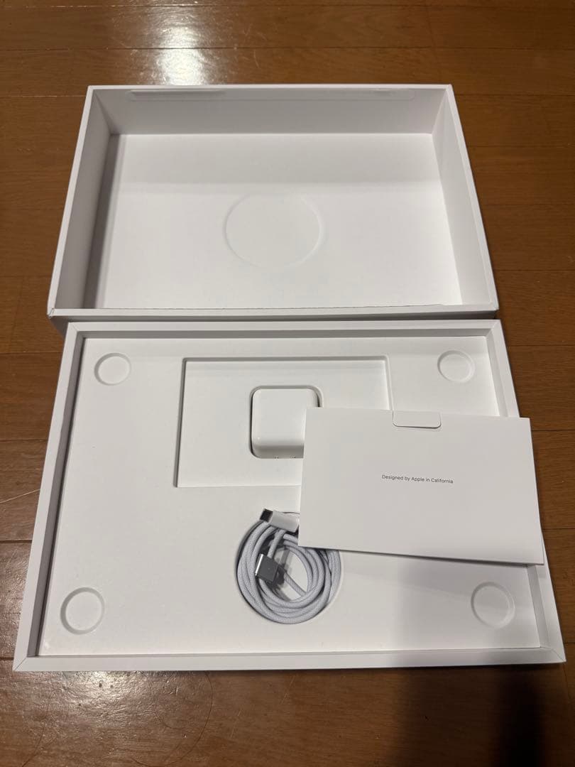 MacBook シルバー 本体 512GB SSD 10コアGPU / 16GB