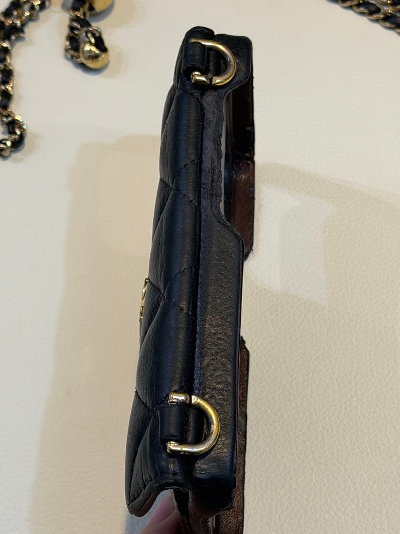 CHANEL iPhone14Proスマホケースキャビアスキンマトラッセチェーン