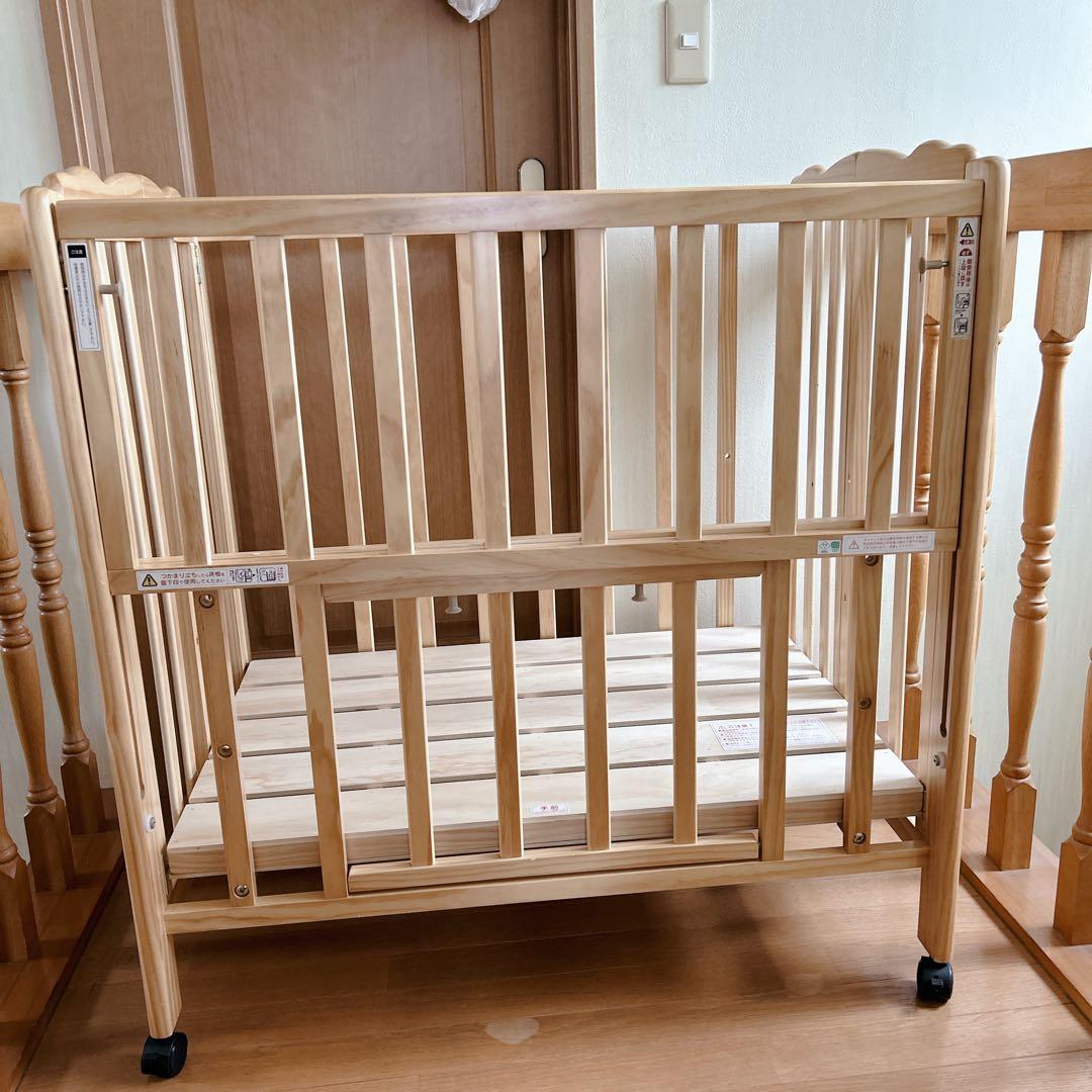 美品 大和屋 パタン折りたたみミニベビーベッド ナチュラル キャスター付き