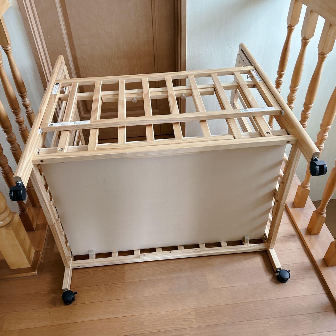 美品 大和屋 パタン折りたたみミニベビーベッド ナチュラル キャスター付き