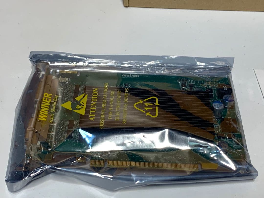 Matrox M9125 PCIe x16 グラフィックボード