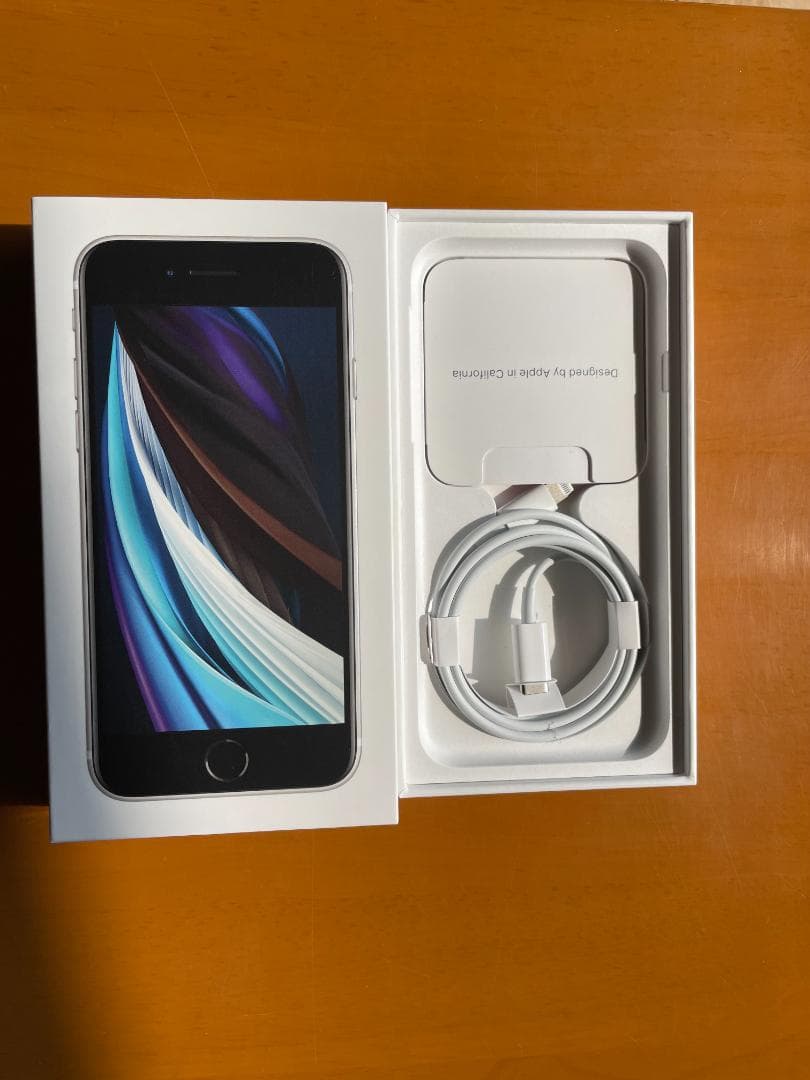 めりくりさん専用＜美品＞iPhone SE２ホワイト 外箱、充電ケーブル他