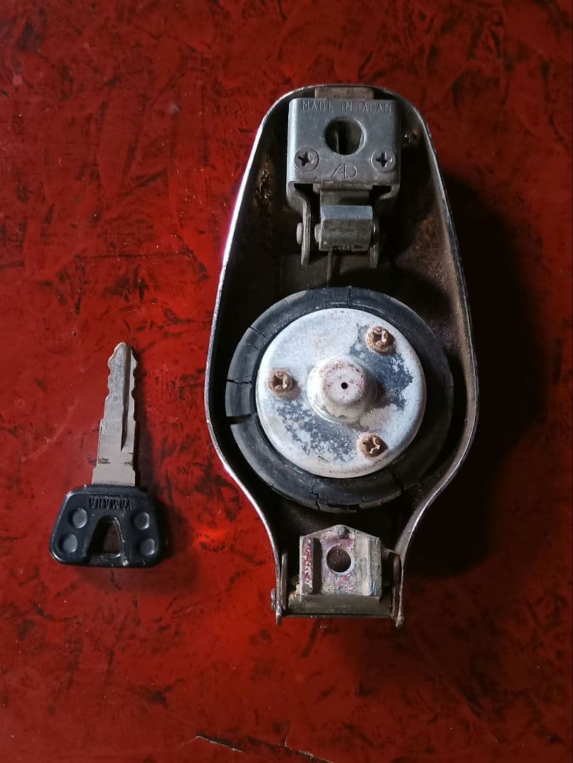 SR400 初期型 タンクキャップ ムール貝 鍵付き