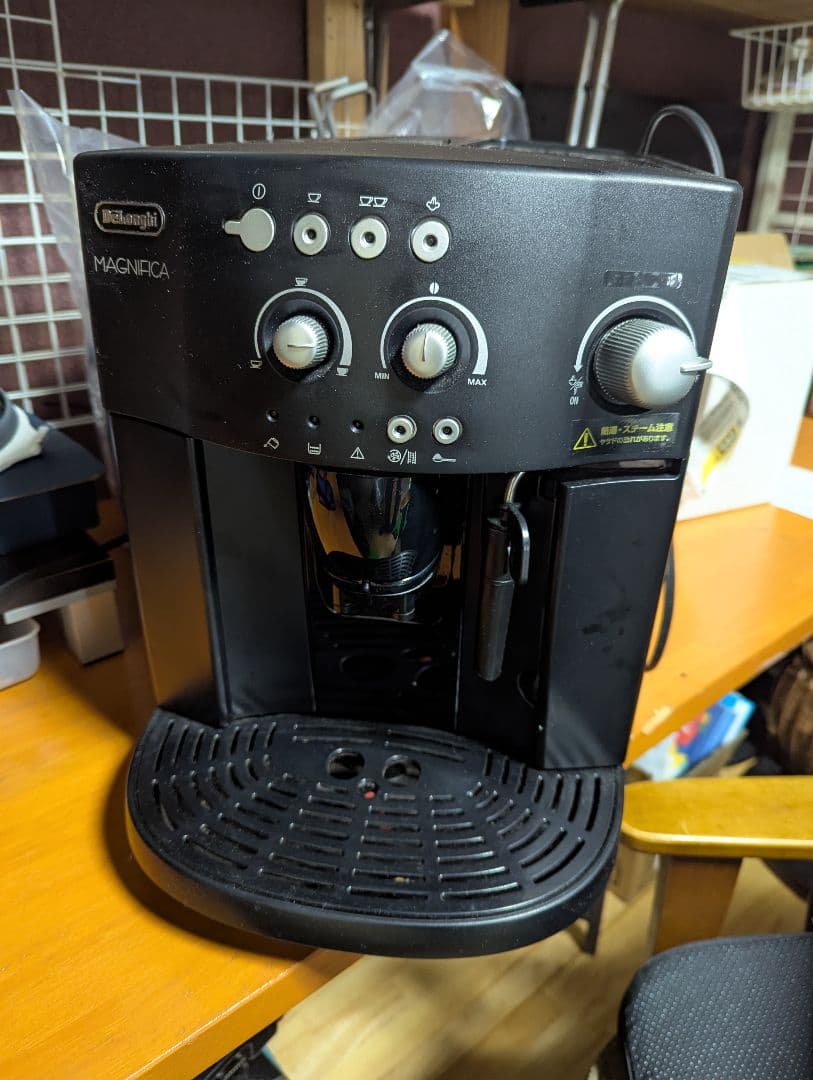 デロンギ MAGNIFICA エスプレッソマシン　ESAM1000 SJ