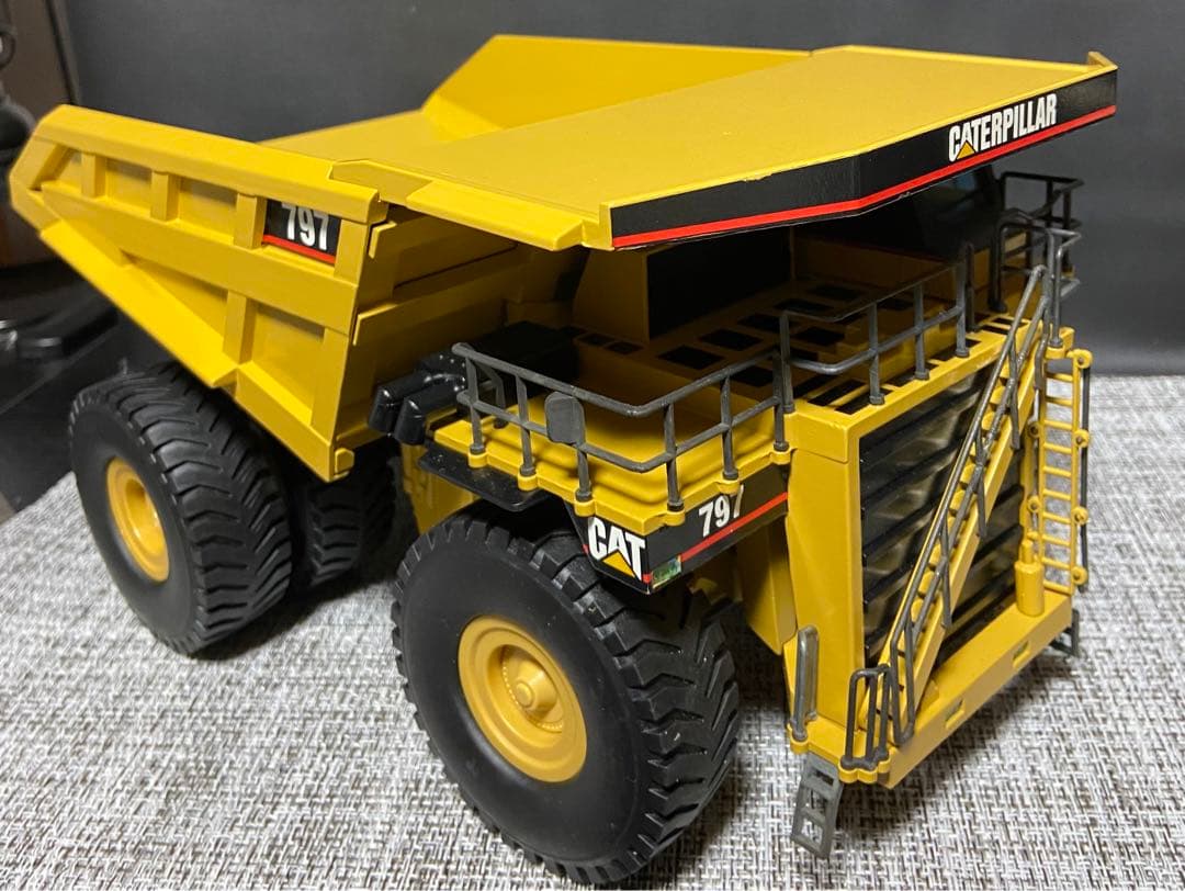 【CAT アメリカン　キャタピラー　797 ダンプトラック　鉱山用】