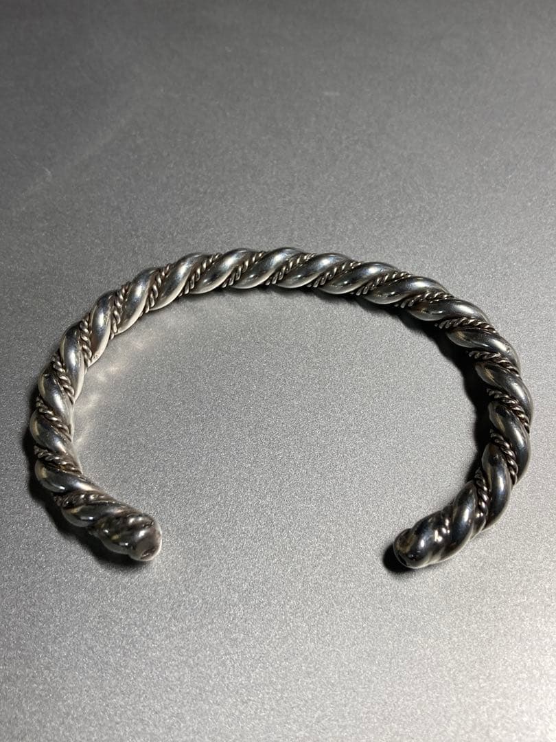 スティーブアルビソ　シルバー ツイストデザイン バングル