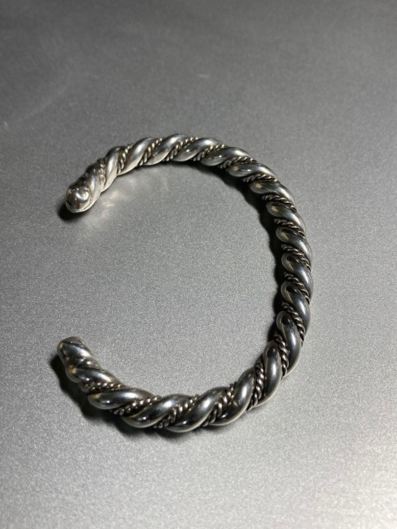 スティーブアルビソ　シルバー ツイストデザイン バングル