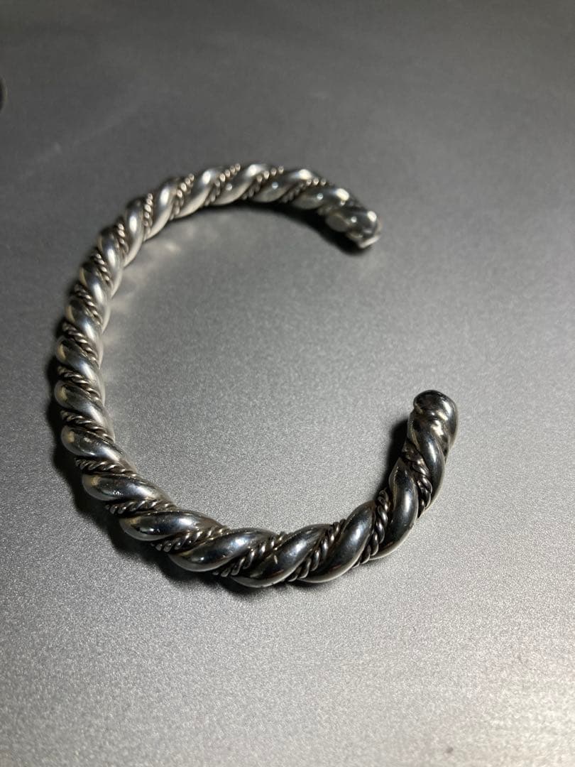 スティーブアルビソ　シルバー ツイストデザイン バングル