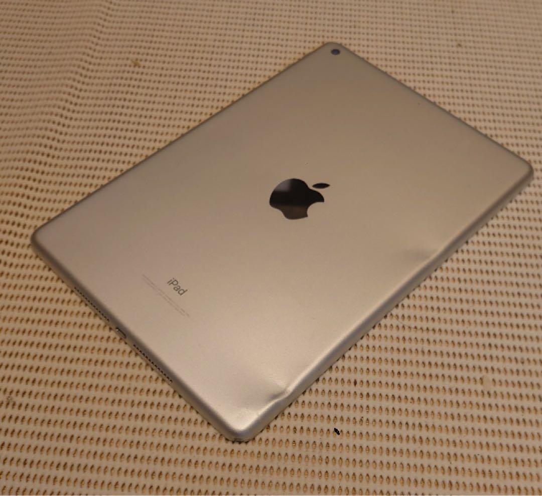 完動品iPad第5世代(A1822)本体128GBシルバー送料込W3DVF
