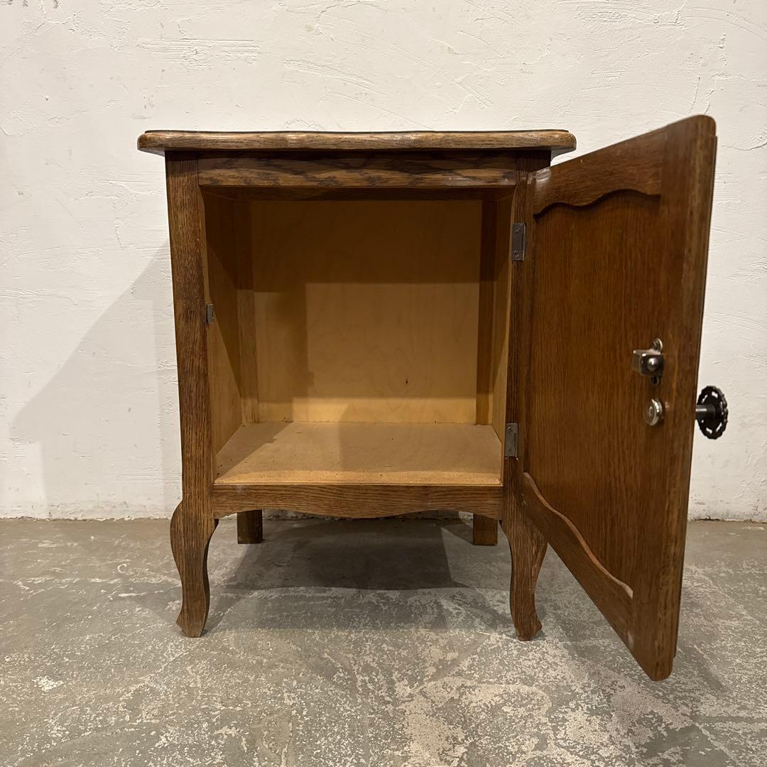 年末年始saleヴィンテージ　木製サイドテーブル　扉収納付き　1