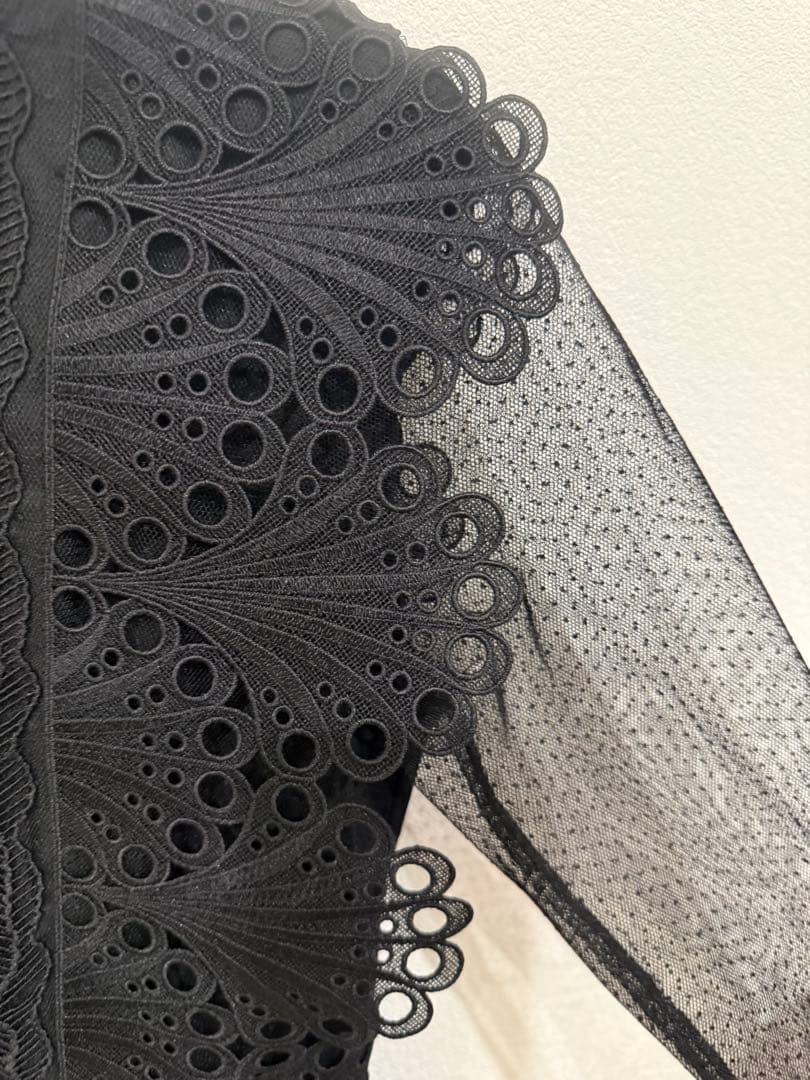 おいわいtroisieme chacoレース装飾付きブラックドレス 38