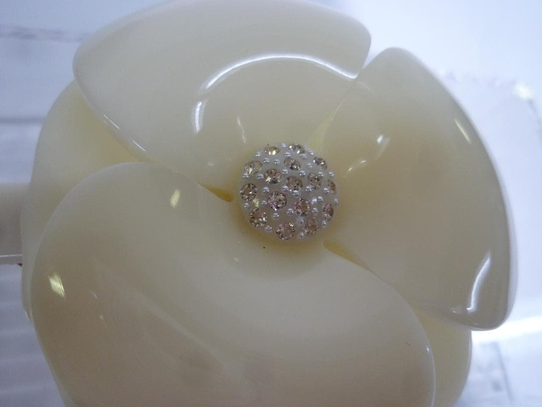 ALEXANDLE お花型バレッタ