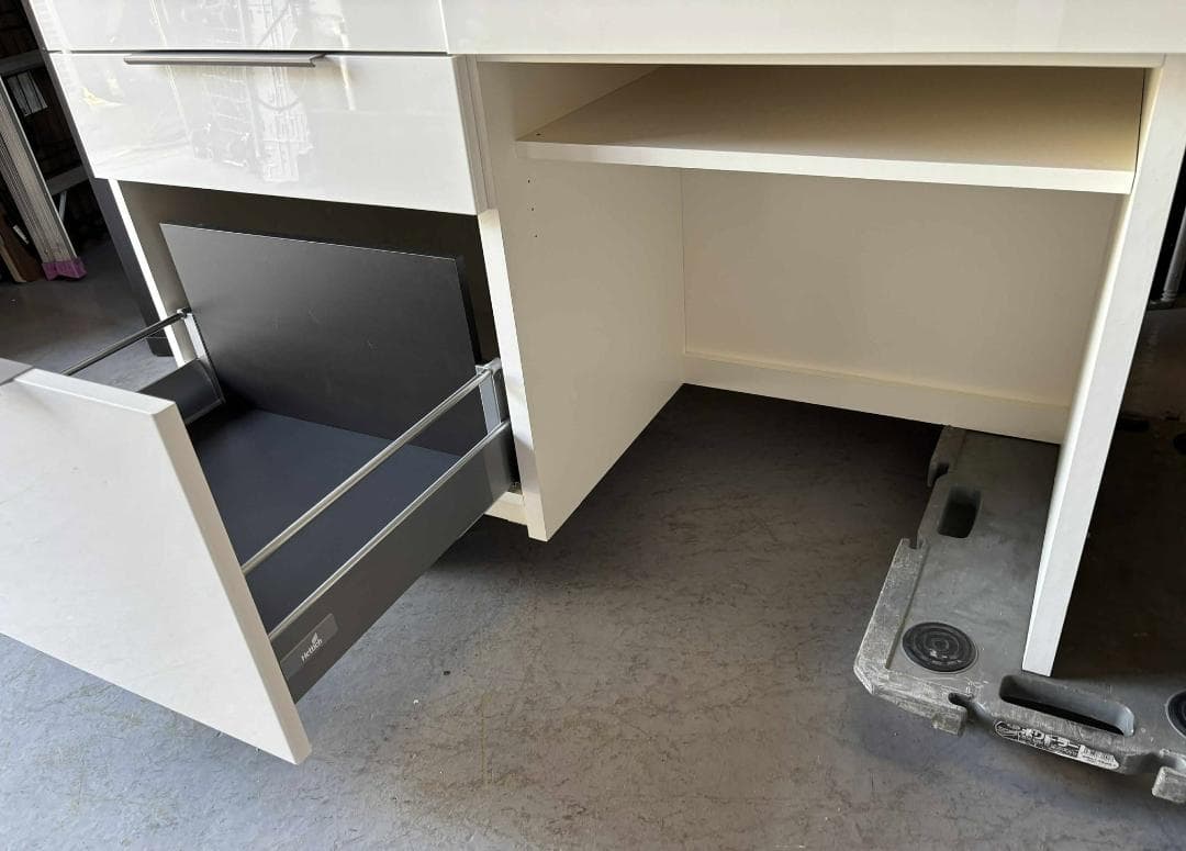 naomi  最高級 PAMOUNA キッチンボード食器棚 セラミカネロ