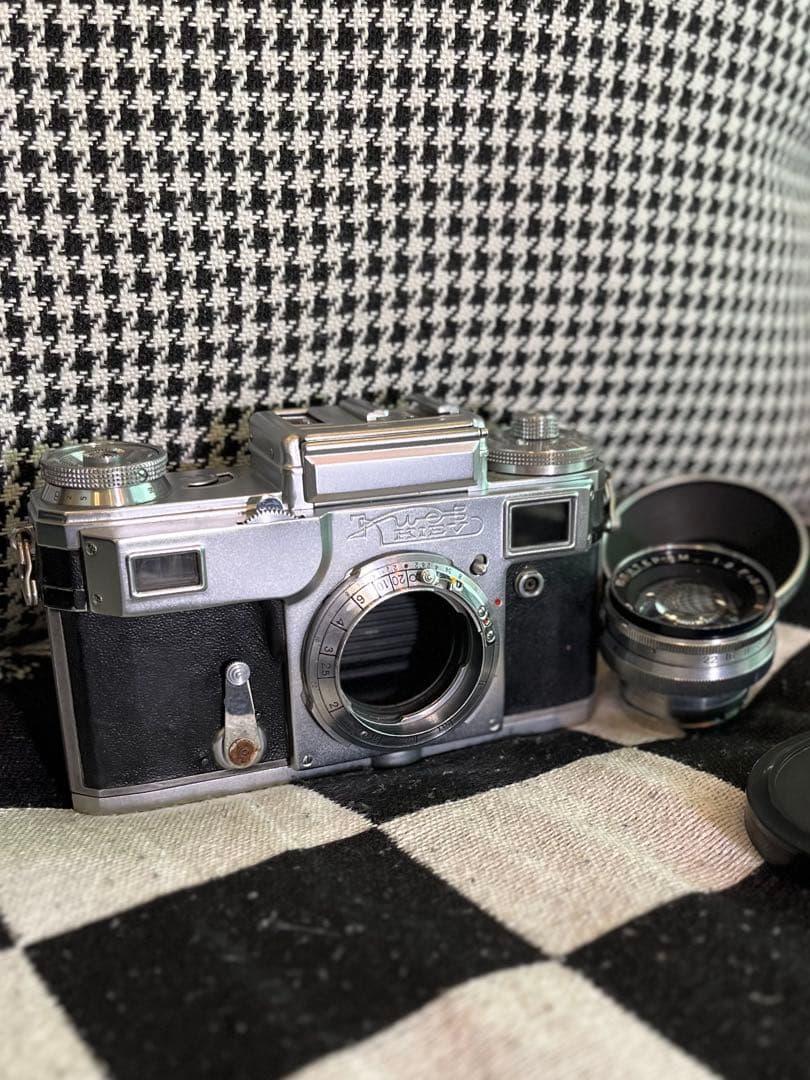 Kiev 4 フィルムカメラ ＋レンズ＋フード革ケースひ付き