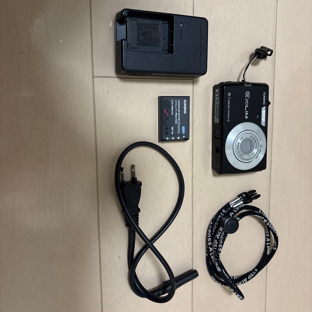 デジカメ 動作確認済み（バッテリー、充電器、メモリーカード、コンセント付き）