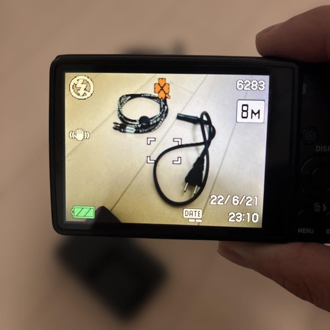 デジカメ 動作確認済み（バッテリー、充電器、メモリーカード、コンセント付き）