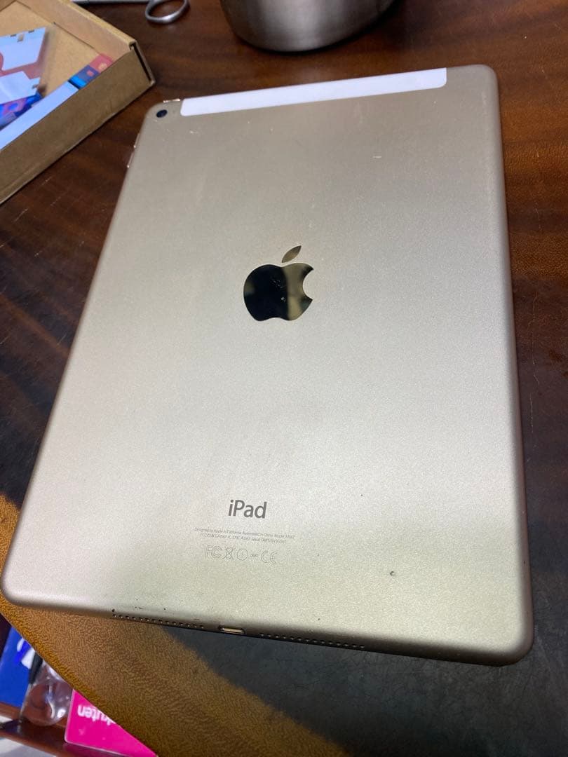 Apple iPad AIR2 32GB ドコモセルラー　バッテリー新品交換済