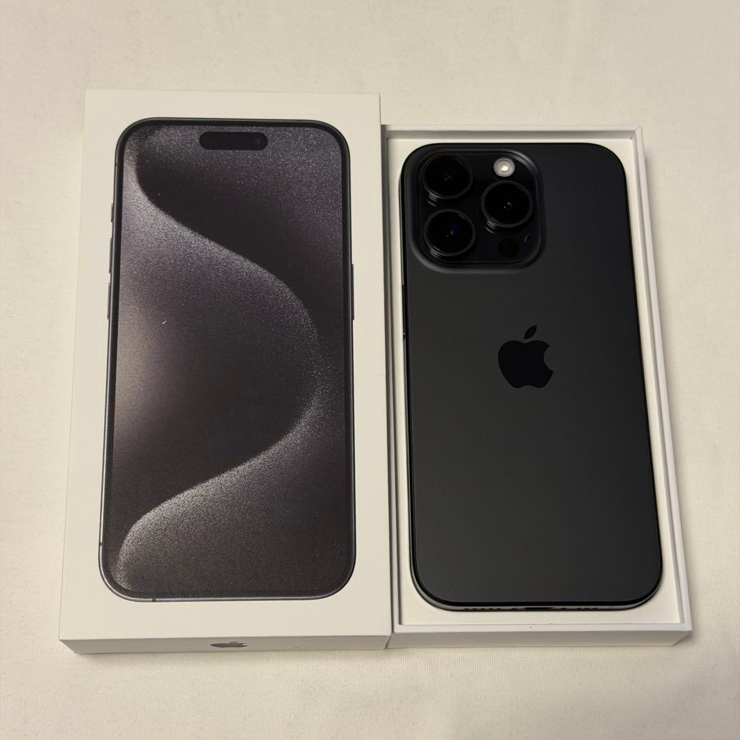 Apple iPhone 15 Pro ブラックチタニウム 本体