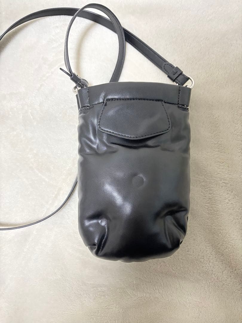 メゾンマルジェラ　ブラックショルダーバッグ