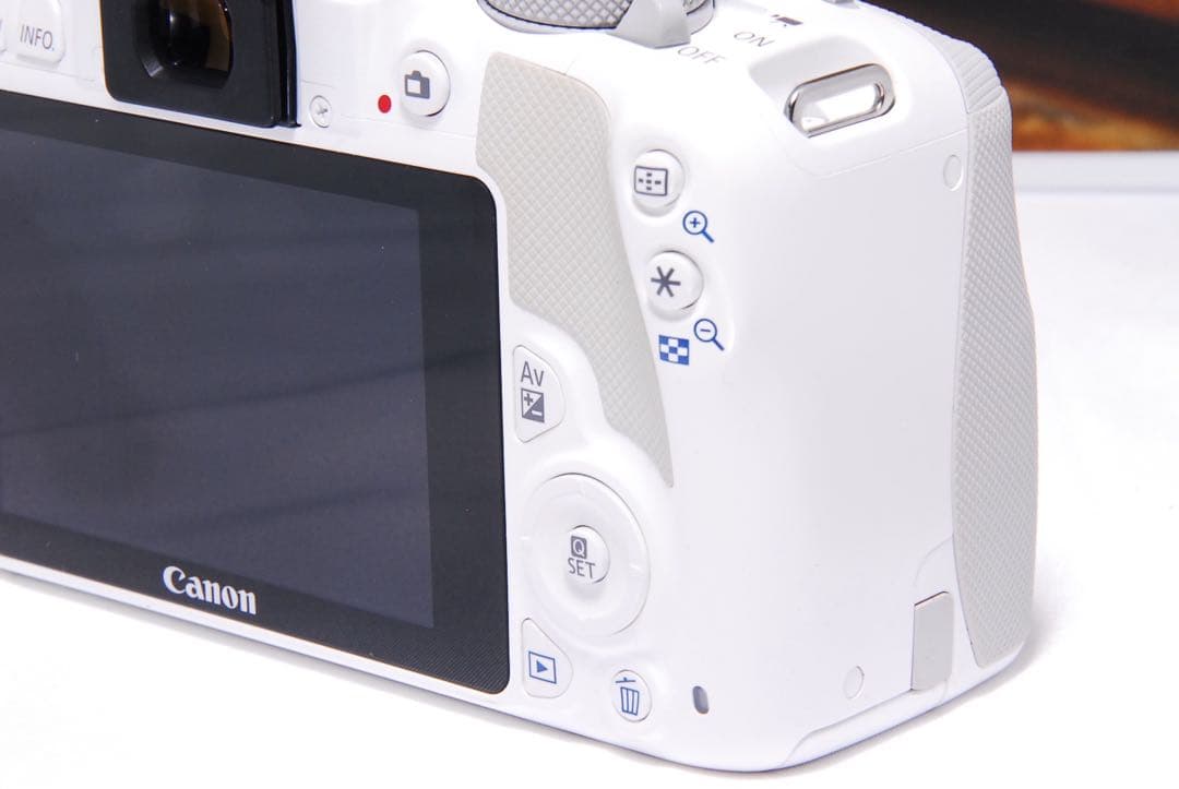 【ショット数700回】Canon EOS kiss X7 ホワイト スマホ転