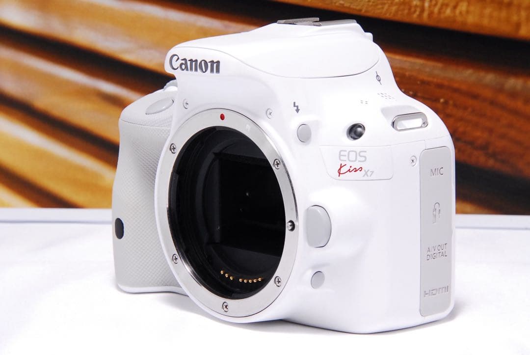【ショット数700回】Canon EOS kiss X7 ホワイト スマホ転