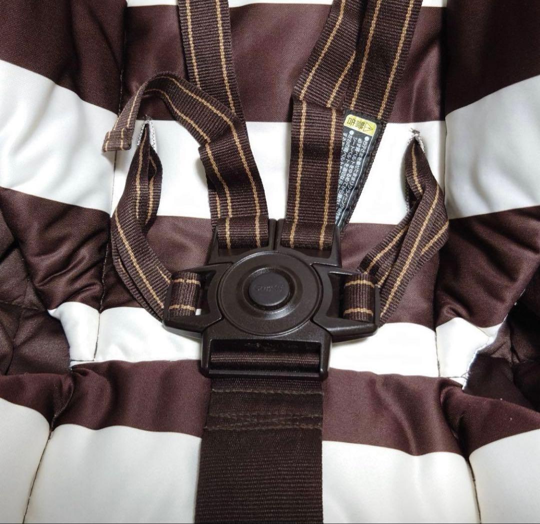 ベビーチェア ブラウンとホワイトストライプ