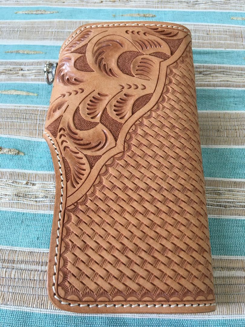 新品訳あり　牛革　サドルレザー　長財布　手彫り