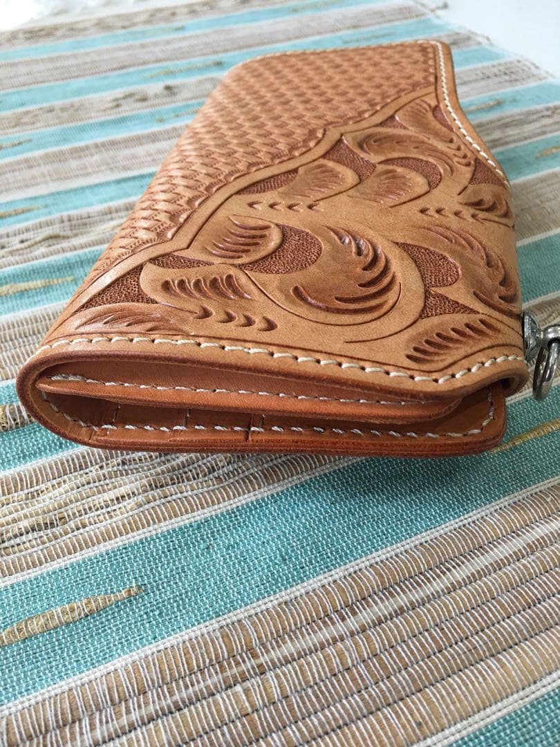 新品訳あり　牛革　サドルレザー　長財布　手彫り
