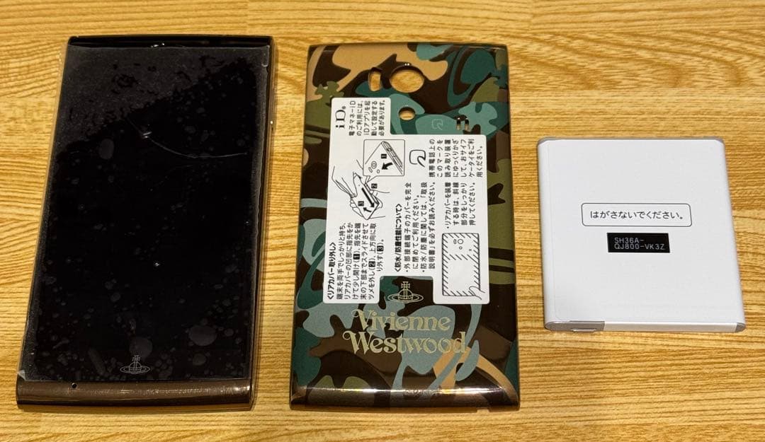 Vivienne Westwood ヴィヴィアン ウエストウッド SH-01E