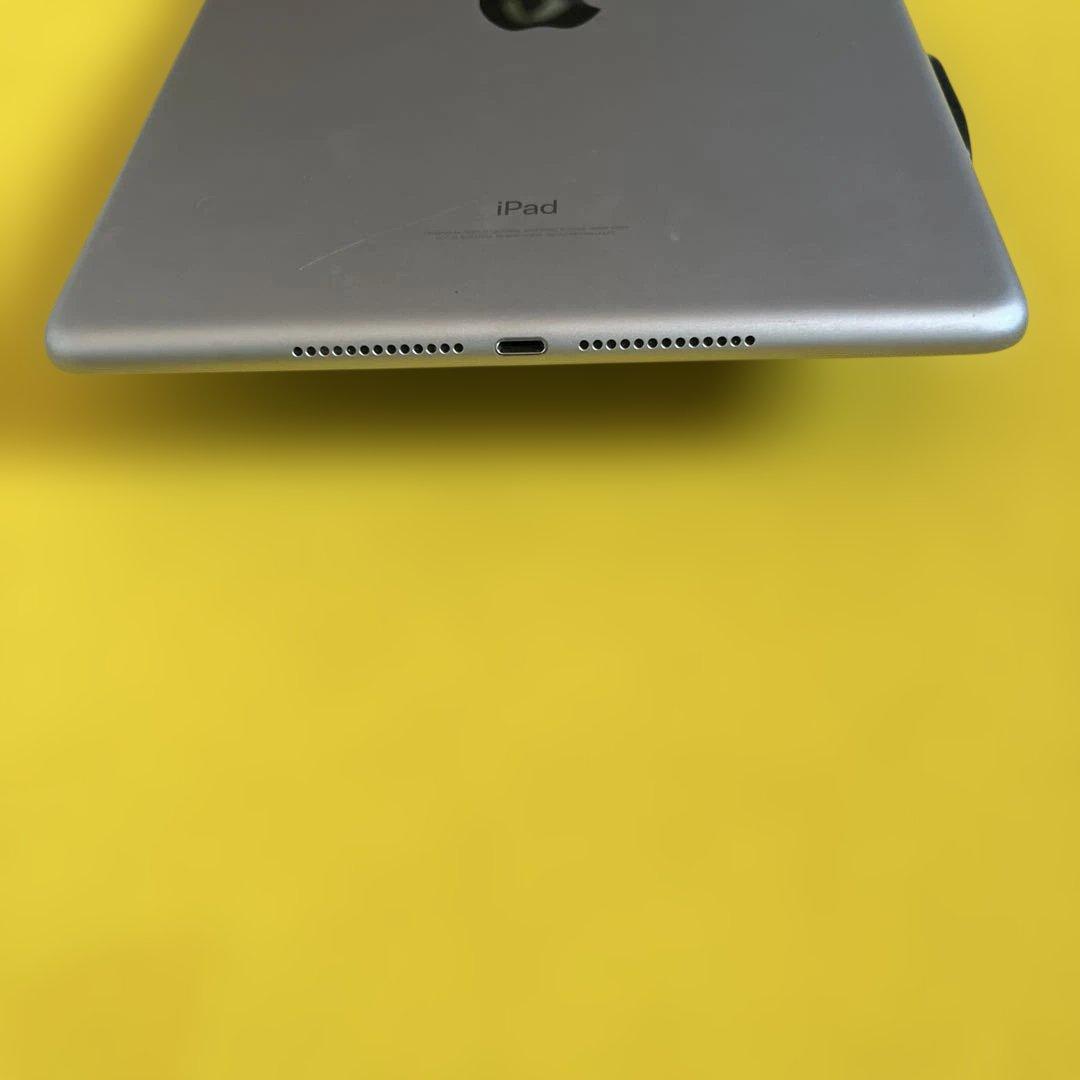 Apple iPad (第5世代) シルバー