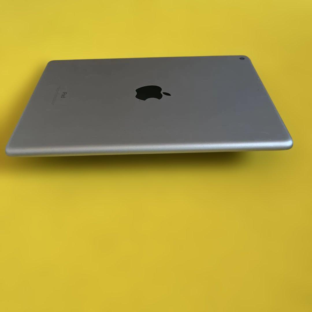 Apple iPad (第5世代) シルバー