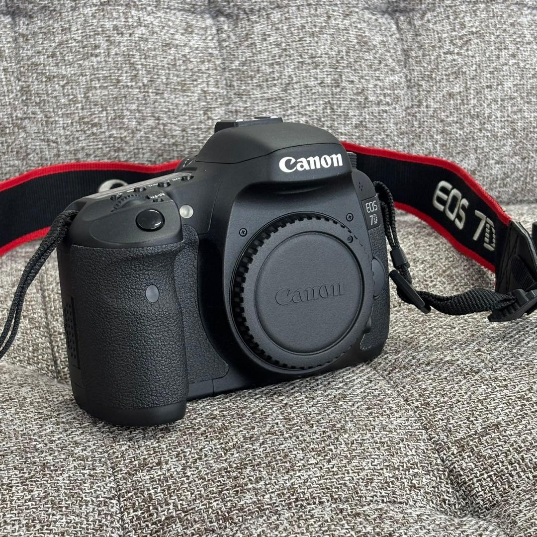 ■ Canon キヤノン EOS 7D デジタル一眼レフカメラ ボディ