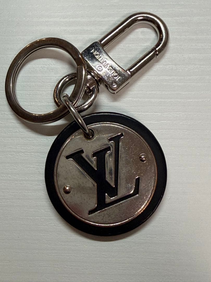 【最終値下げ】LOUIS VUITTON LVロゴ キーホルダー